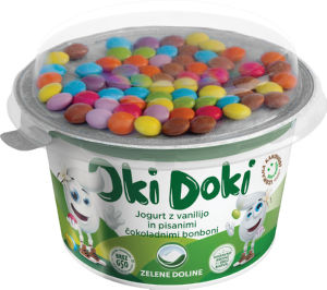 vanilijev jogurt z mavričnimi bonboni oki doki